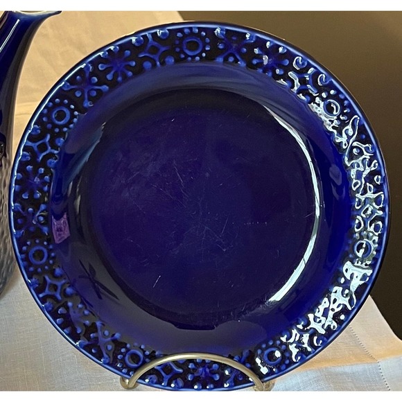 Vintage Cobalt Blue White Etched Stone Pottery Teapot & Creamer Dessert Plate - Picture 8 of 10